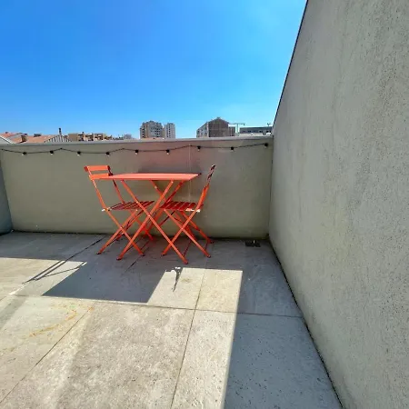 Sunny Rooftop Duplex With Elevator Near Iconic Bridge