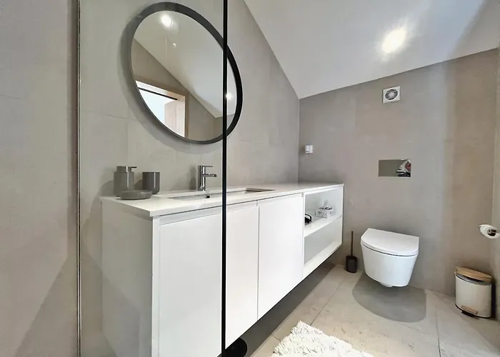 Sunny Rooftop Duplex With Elevator Near Iconic Bridge