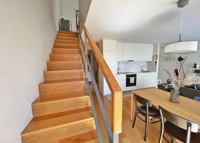 Sunny Rooftop Duplex With Elevator Near Iconic Bridge *