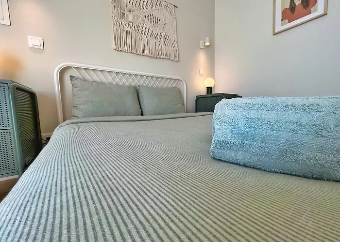 Sunny Rooftop Duplex With Elevator Near Iconic Bridge فيلا نوفا دي غايا