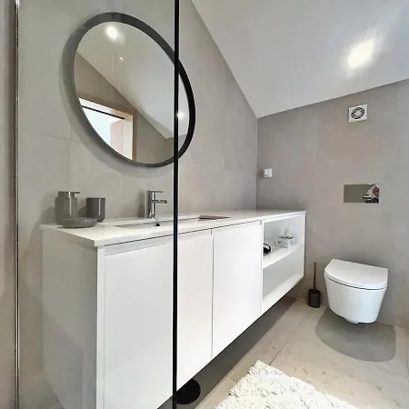 Sunny Rooftop Duplex With Elevator Near Iconic Bridge