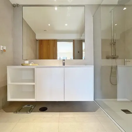 Sunny Rooftop Duplex With Elevator Near Iconic Bridge Apartment Vila Nova de Gaia