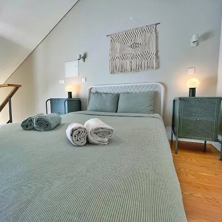 Sunny Rooftop Duplex With Elevator Near Iconic Bridge