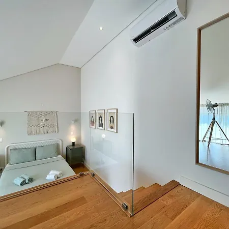 Sunny Rooftop Duplex With Elevator Near Iconic Bridge Apartment