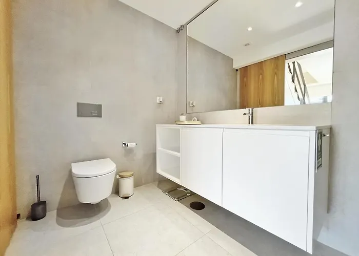 Sunny Rooftop Duplex With Elevator Near Iconic Bridge Appartement Vila Nova de Gaia